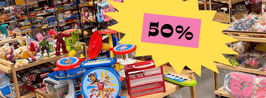 Það er 50% afsláttur af öllum leikföngum í versluninni!
